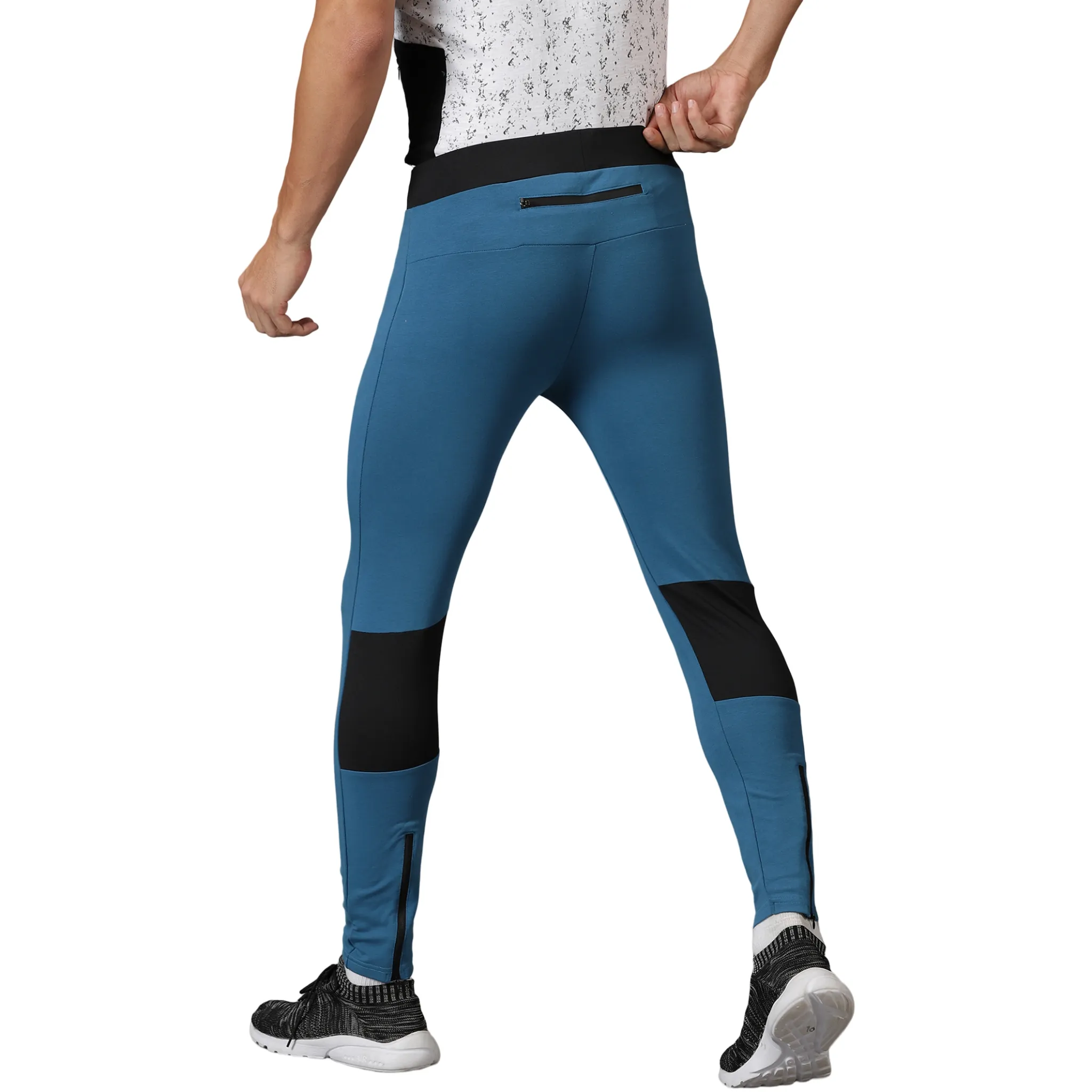 Men Tights with Elasticated waist & back Zipper pocket.