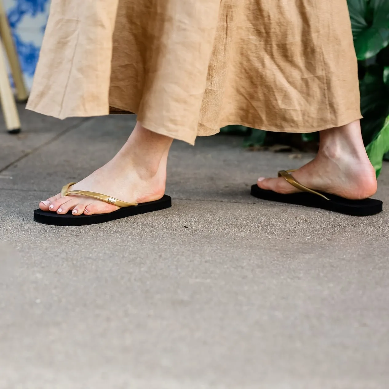 Women's Flip Flop • Black & Gold